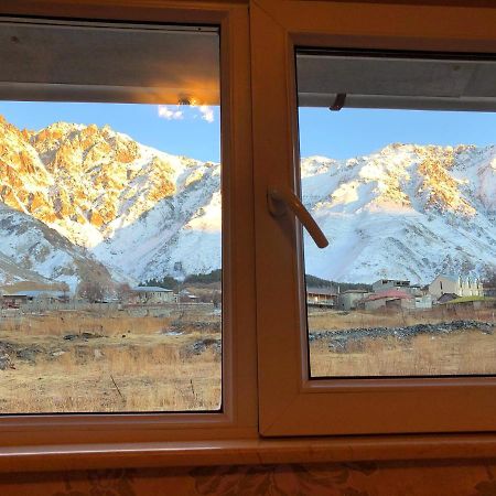 Giorgi'S Guest House Kazbegi Exterior photo